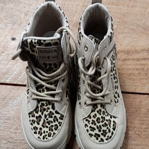 Women's Leopard Lace-Up Boots - Beige